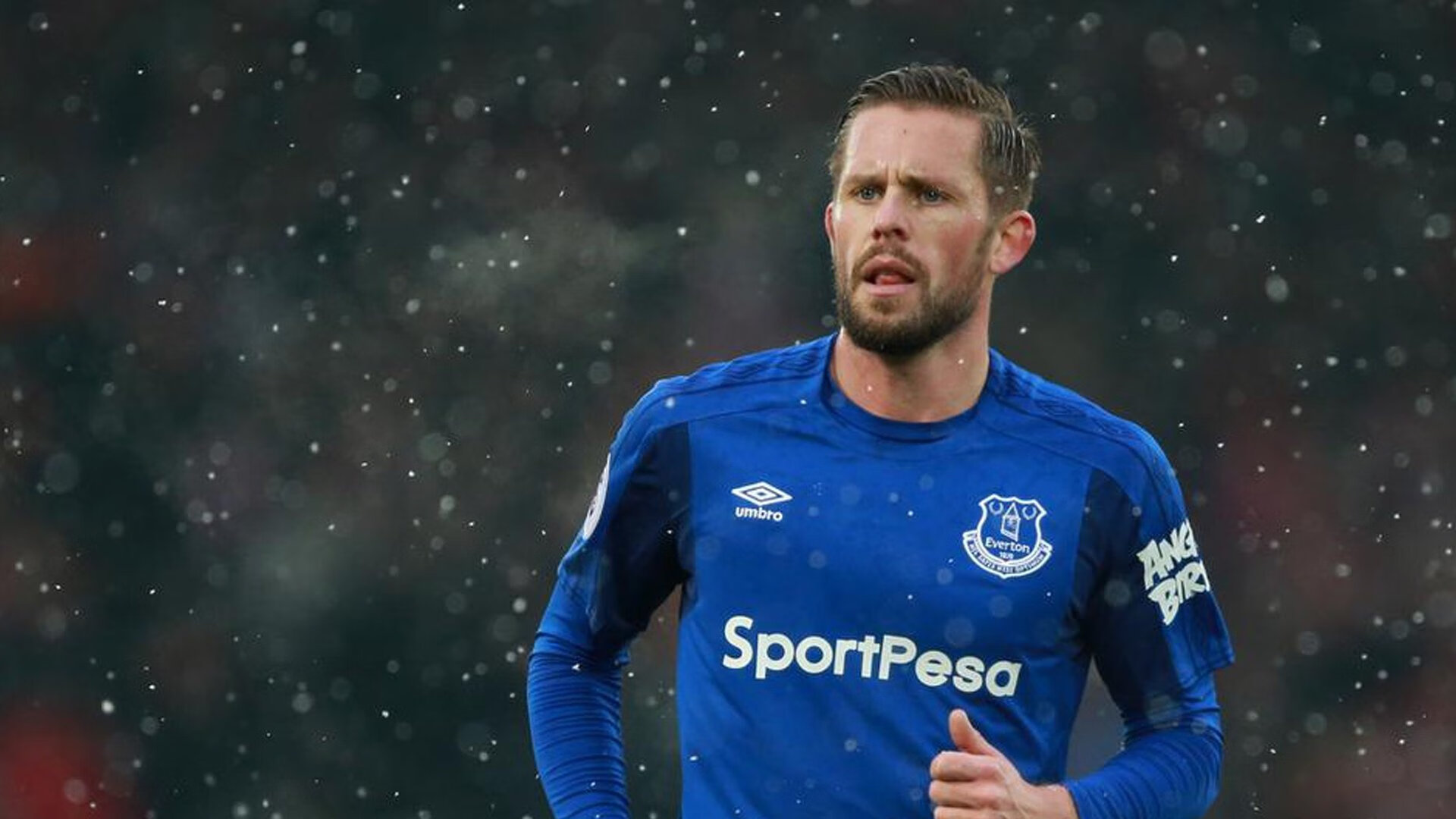 英超争冠之夜，哈兰德成为胜负手，当巨兽在寂静中苏醒