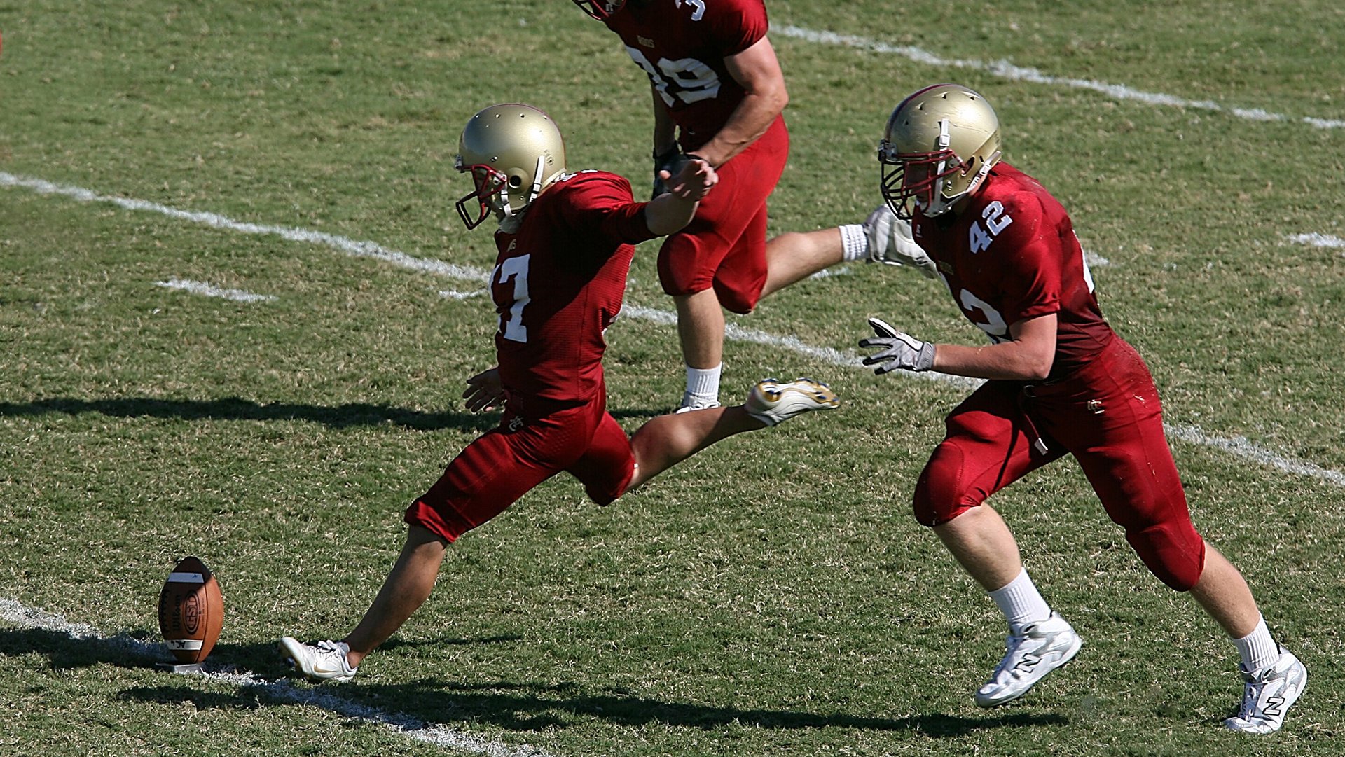 詹姆斯关键回合不手软，当雷霆的青春风暴撞上勇士的王朝余晖